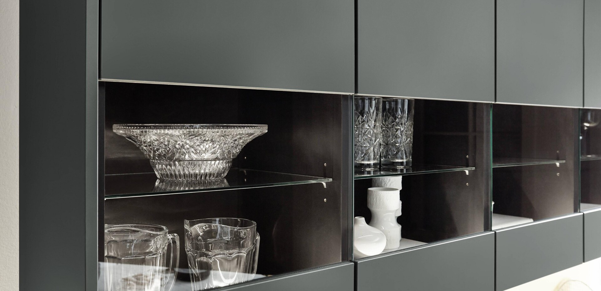 Nobilia Mineralgrün Hängeschrank Regal offen Glas grifflos